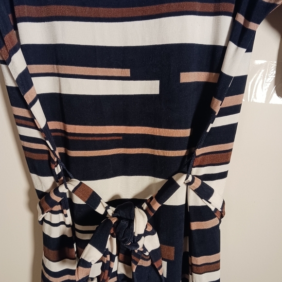 Chico's Travelers Striped Belted Dress Size 2 or Medium Short Sleeves Comfy Cute - Picture 5 of 5